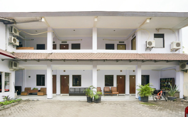 OYO 2003 Female Guest House