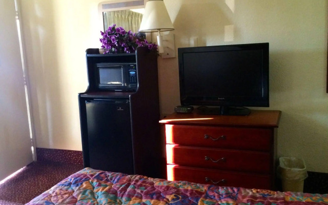 Red Carpet Inn Opelika