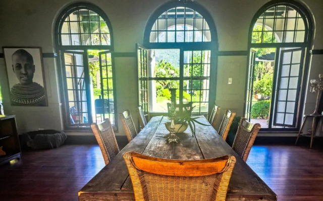 19 Glenhof Road House