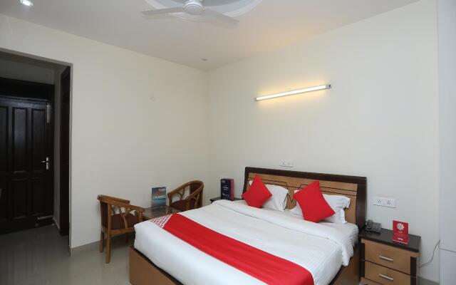 OYO 22867 Crystal Residency