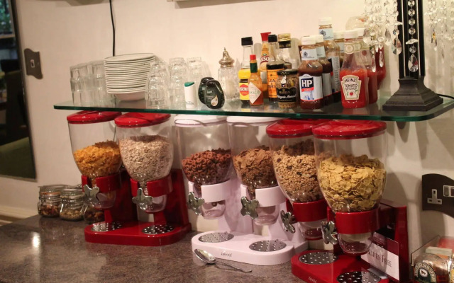 St John's Lodge (incl off-site health club)