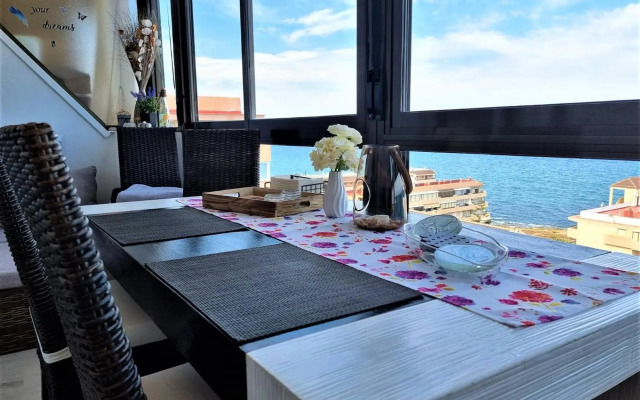 2-Schlafzimmer-Penthouse-Apartment mit frontalem Meerblick