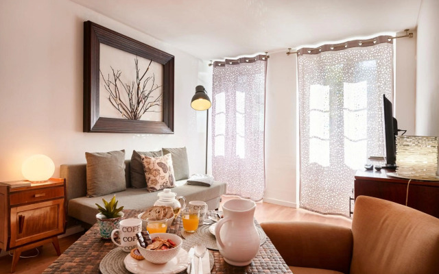 Renovated Charming Apartment, By TimeCooler