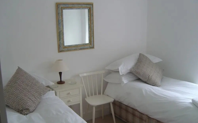 Bronfelin & Troed-y-rhiw Holiday Cottages