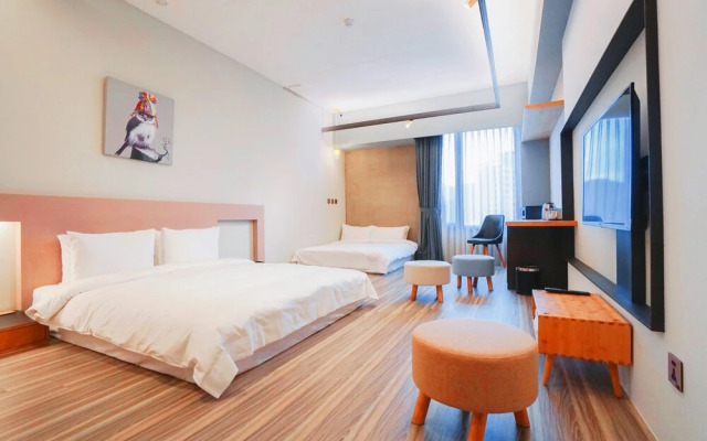 Thinker Hotel