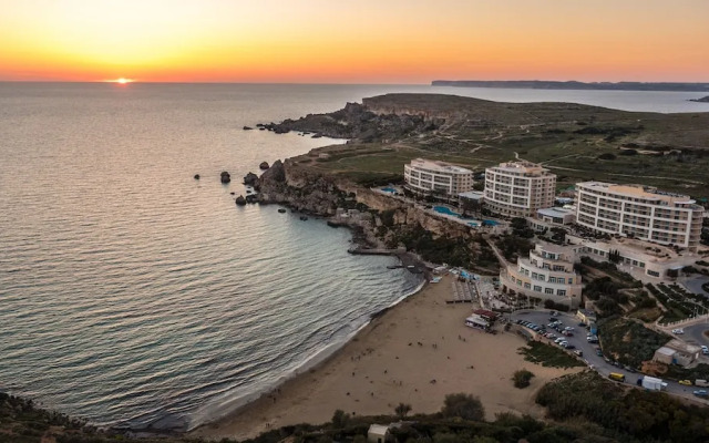 Seashells Studio Seaview terrace by Getaways Malta