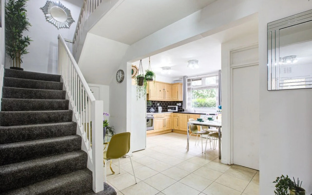 Gorgeous 4 Bedroom House in Central London