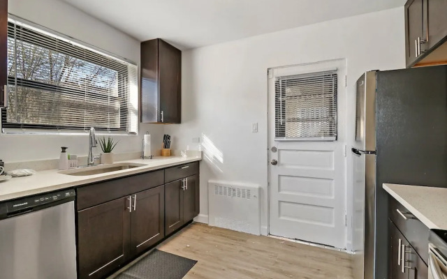 Comfy 2BR Rogers Park Apt in Sheridan