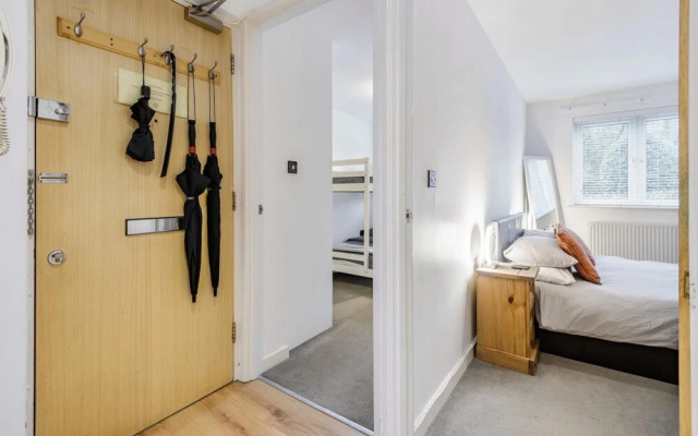 Stylish 2 Bedroom Apartment Central Exeter Parking on Site