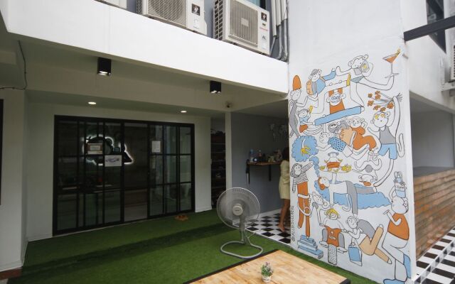 MonkeyNap Hostel