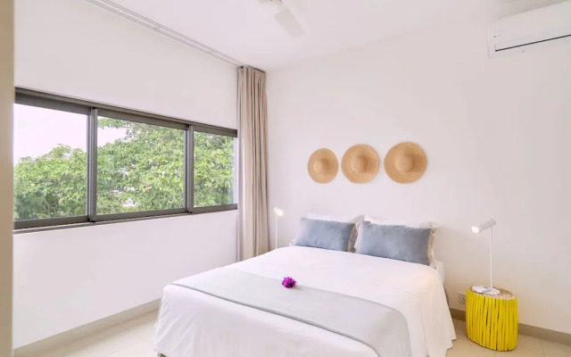 Les Estivales Beachfront Suites & Penthouses with LOV