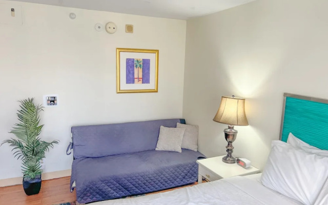 Homey Aqua Palms Studio Condo by RedAwning
