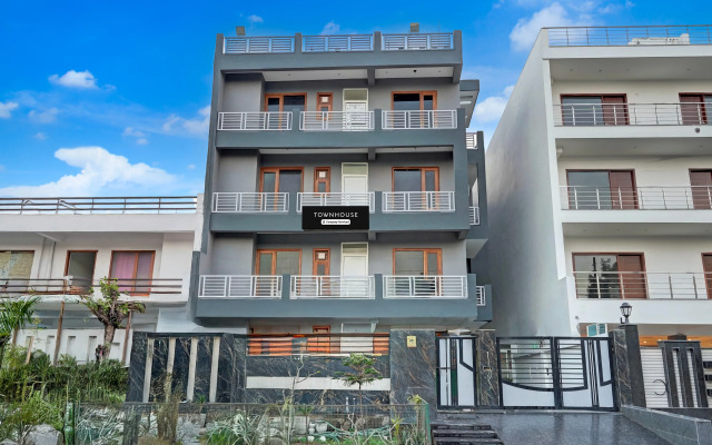 Townhouse Sector 135 Noida