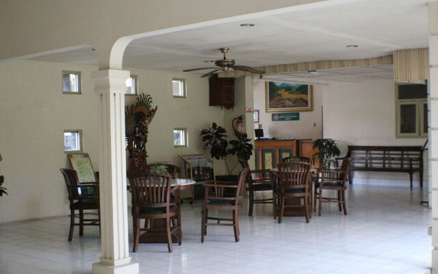 Hotel GRAND ROSELA Yogyakarta