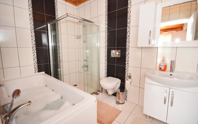 Villa Begum by Helaltatilvillari