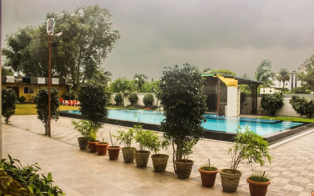 Solitaire Hotel and Resort