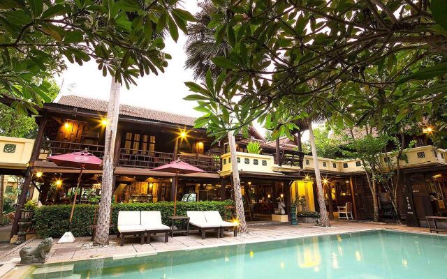 Zantiis Ndol Villas