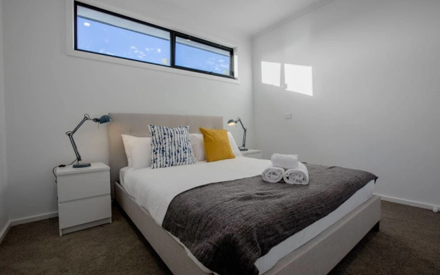 Trendy Sweet Home In Blackburn South