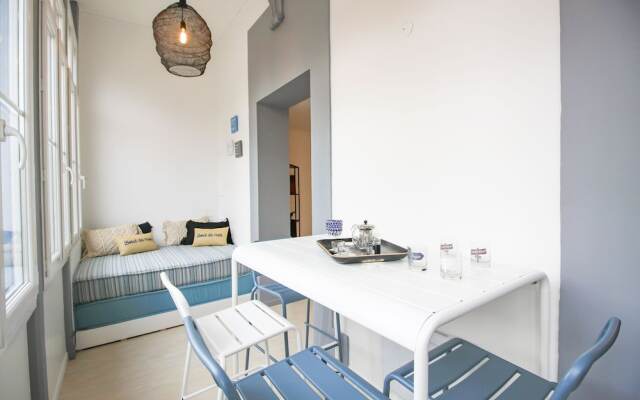 Maison bleue du bassin