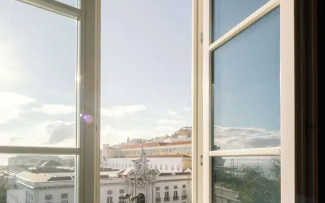 The Editory Riverside Hotel, an Historic Hotel