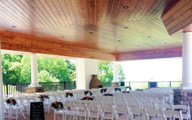 The Historic Summit Inn