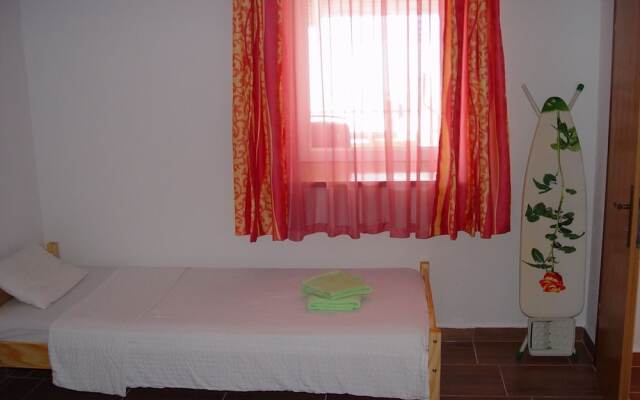 Apartment With 2 Bedrooms in Tribanj, With Enclosed Garden and Wifi -