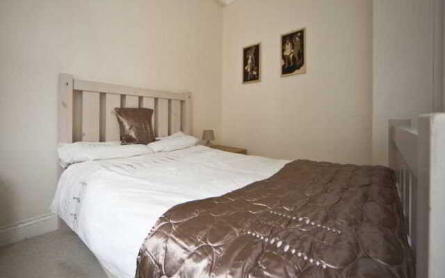 Fashionable London Apartment