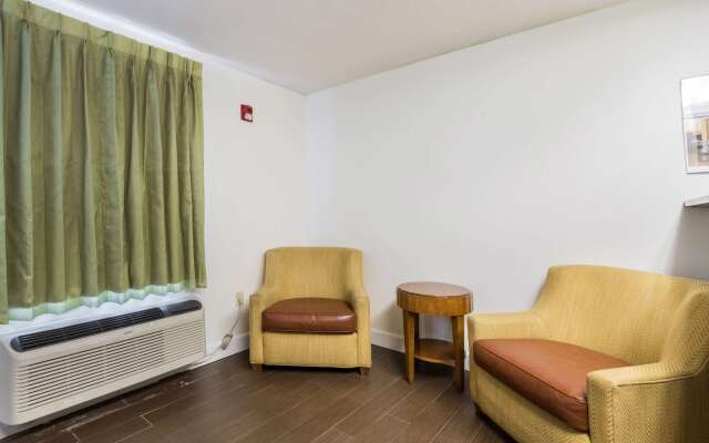 Studio 6 Statesboro, GA