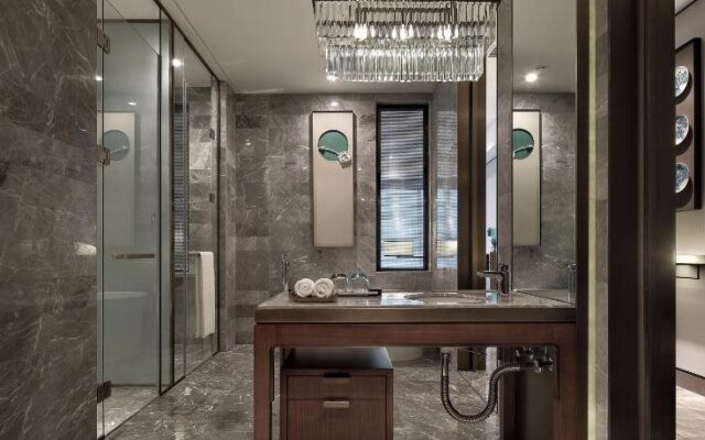 Yading Peninsula Hotel