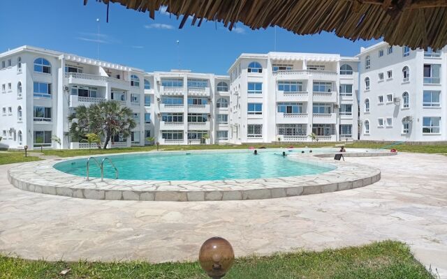 1-bedroom Apartment With Pool View, Beach Experien