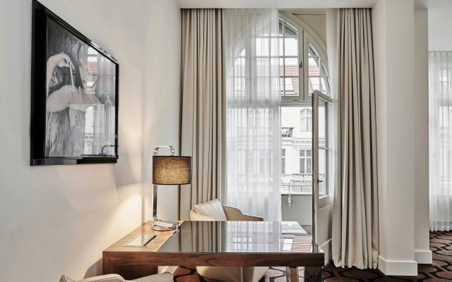 Roomers Berlin Steinplatz, Autograph Collection