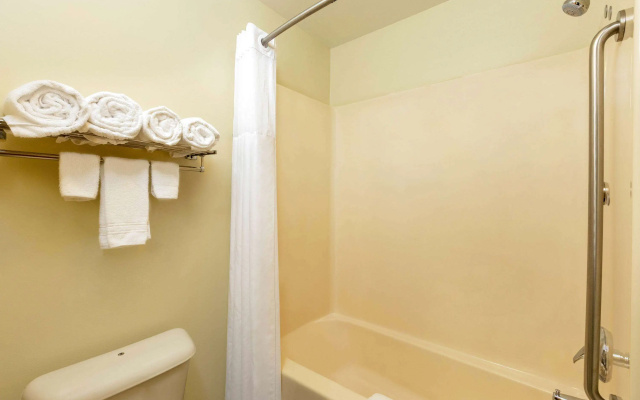 AmericInn by Wyndham Jefferson