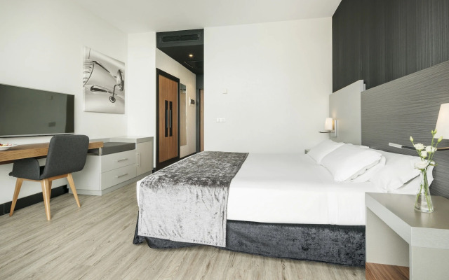 Отель ILUNION Atrium