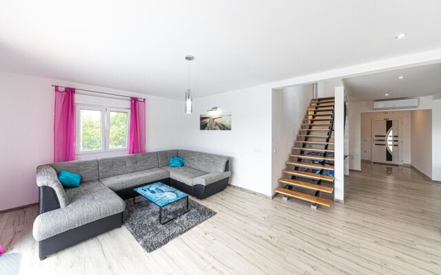 Beautiful Home in Kastel Kambelovac With Wifi and 4 Bedrooms