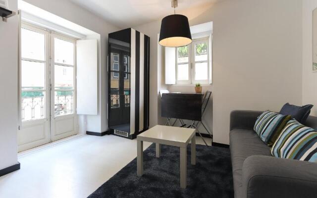 Tailor Made Flat in Central Bairro Alto