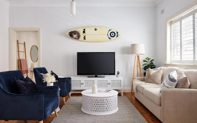 Edward Escape - Short Walk to Beach