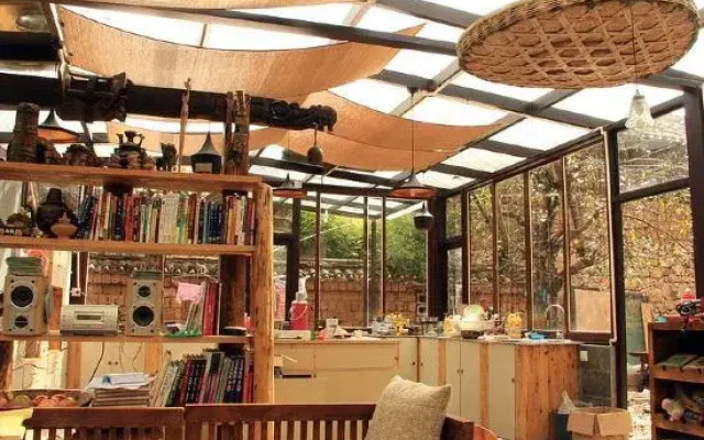 Ziyou Suiyue Design Hostel