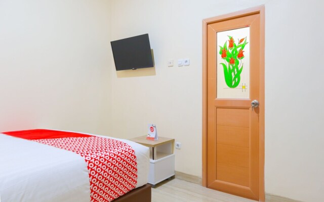 Kr Bulan by OYO Rooms