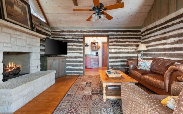 Chula Vista 1 Bedroom Cabin by RedAwning