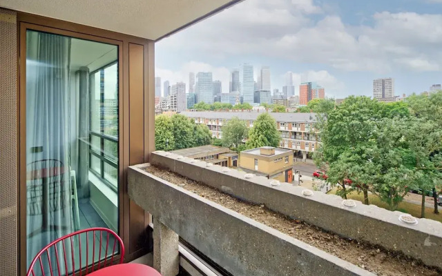 Fabulous Two-bedroom Apartment in Poplar