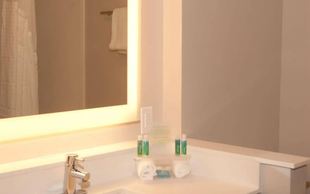 Holiday Inn Express & Suites Decatur by IHG