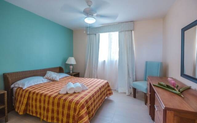 Las Canas Beach Retreat