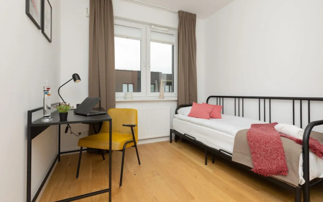 Sunny & Elegant Apartment by Renters