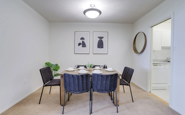 Airport Proximity- Apt in Crystal City