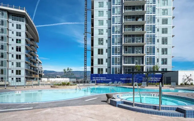 AQUA Corner Unit w Amazing View 614