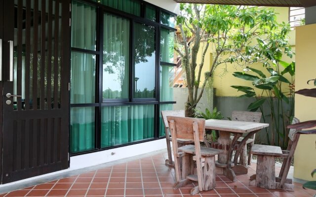 4 BR Private Villa in V49 Pattaya w/ Village Pool