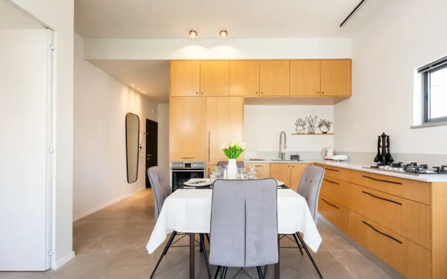 Stylish Apartment with Cozy Vibes by Sea N Rent