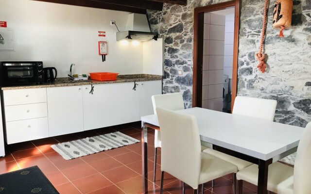 Casa do Lugar da Ribeira by Madeira-AL