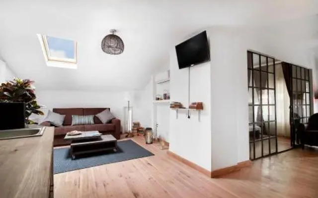 Attic Downtown by CityLife Suites