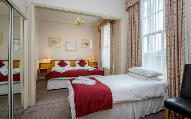 Russell Hotel